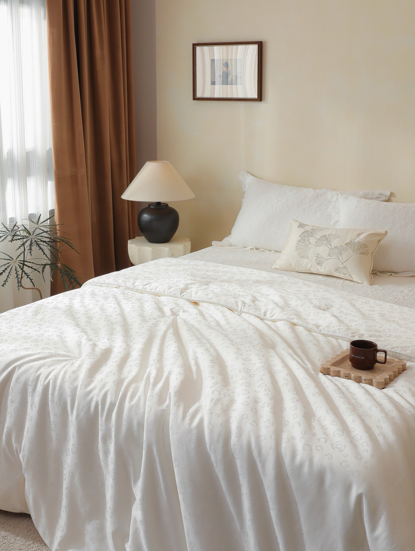 Premium Mulberry Silk Comforter With Cotton Cover - Image 3