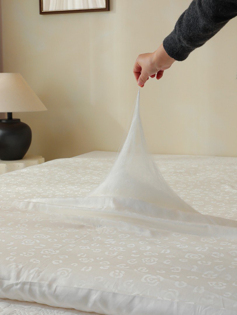 Premium Mulberry Silk Comforter With Cotton Cover - Image 2